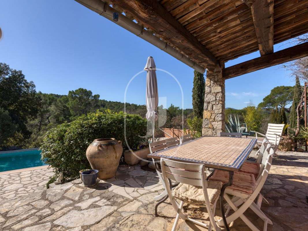 Property Entrecasteaux