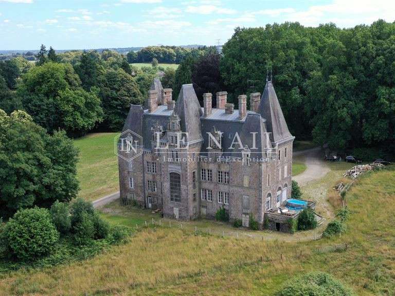 Château Ernée - 7 chambres - 700m²
