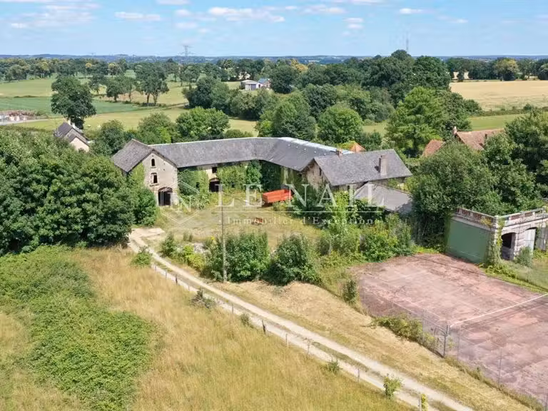 Château Ernée - 7 chambres - 700m²