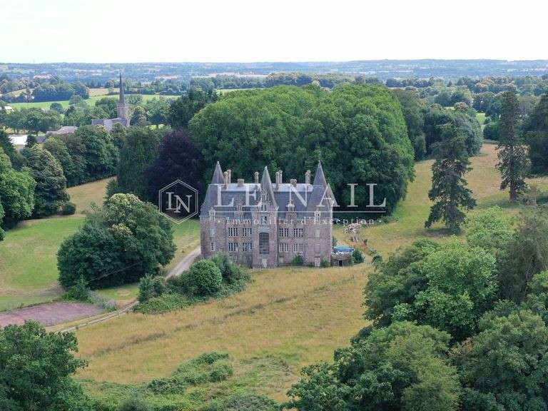 Château Ernée - 7 chambres - 700m²