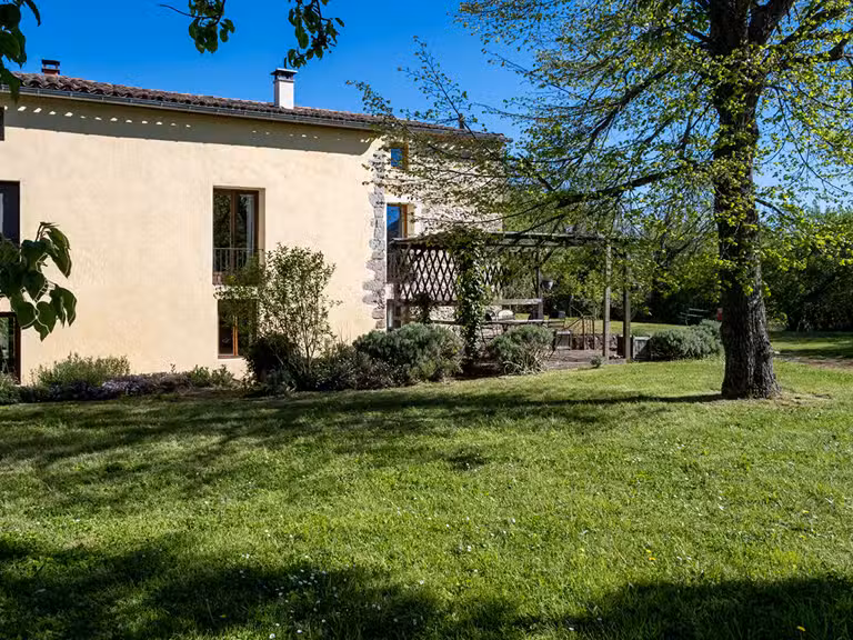 Propriété Escueillens-et-Saint-Just-de-Bélengard - 4 chambres - 306m²