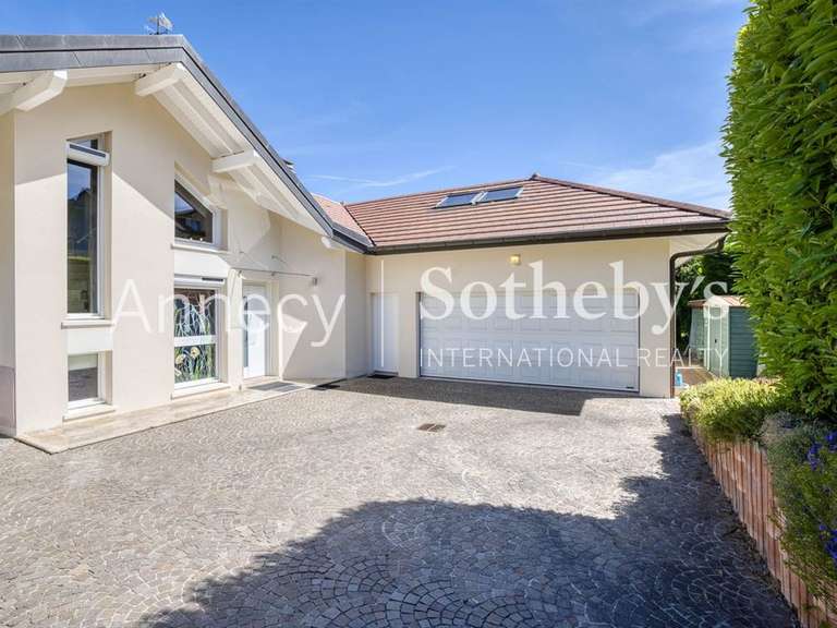 Maison Ésery - 5 chambres - 263m²