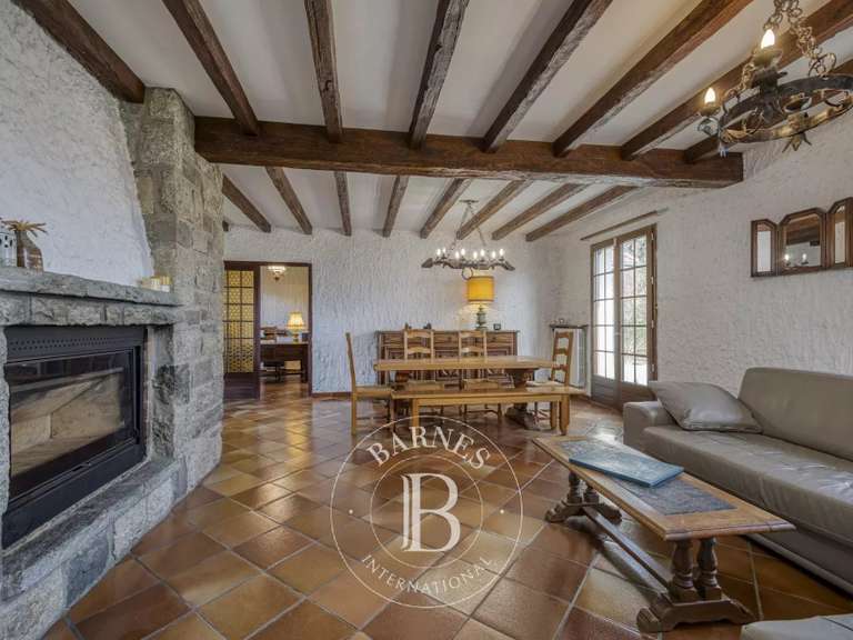 Maison Ésery - 2 chambres - 254m²