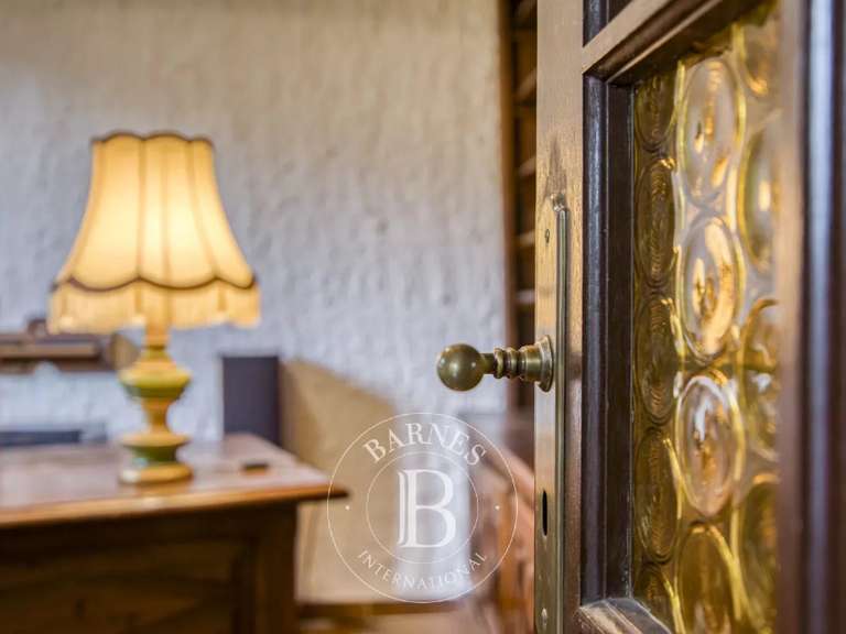 Maison Ésery - 2 chambres - 254m²