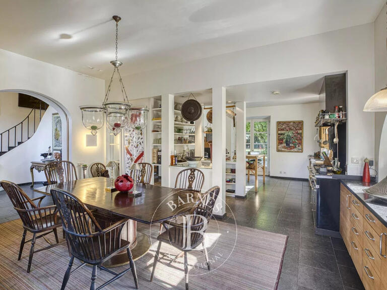 Propriété Ésery - 9 chambres - 875m²