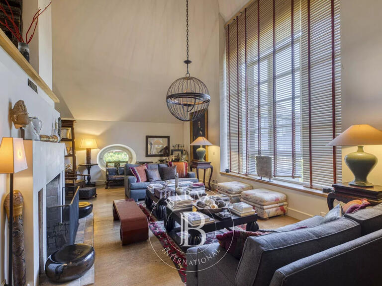 Propriété Ésery - 9 chambres - 875m²