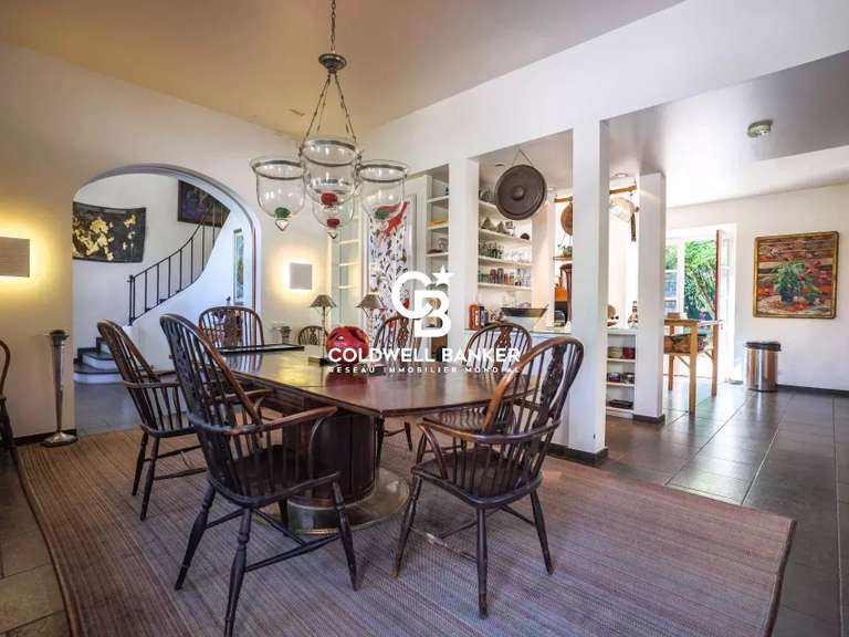 Propriété Ésery - 10 chambres - 950m²