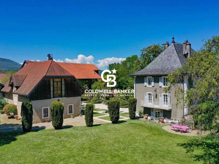 Propriété Ésery - 10 chambres - 950m²