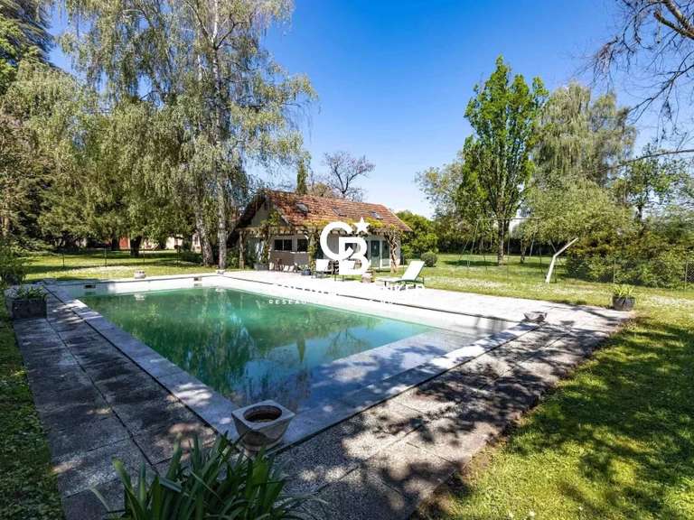 Propriété Ésery - 10 chambres - 950m²