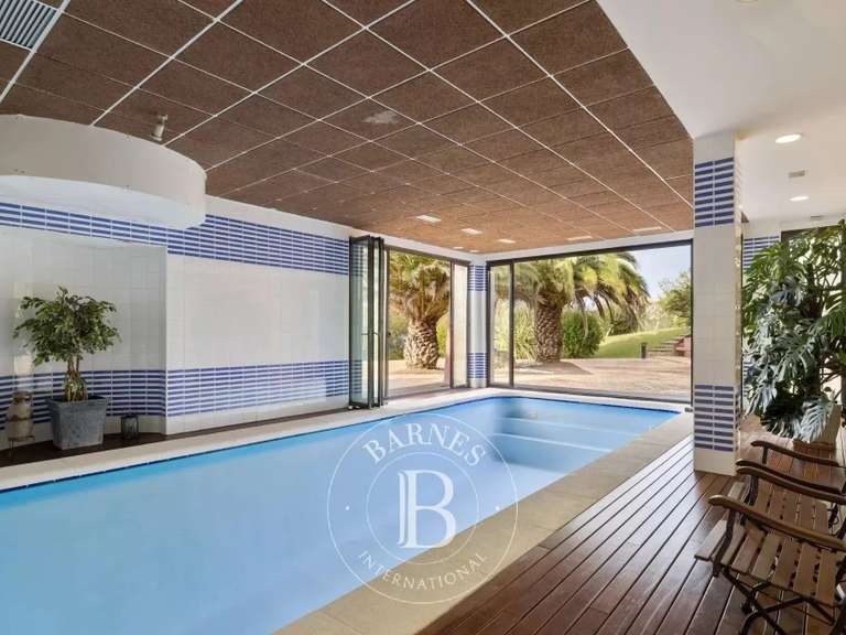 Maison Saint-Sébastien - 5 chambres - 668m²
