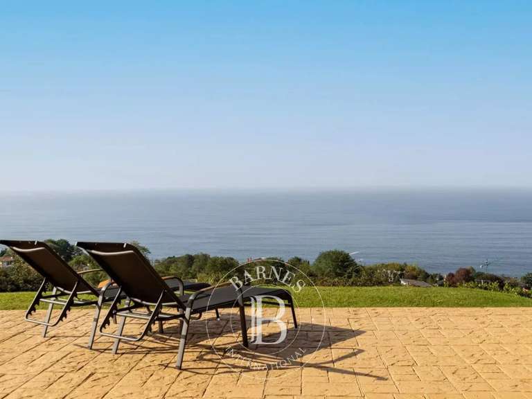 Maison Saint-Sébastien - 5 chambres - 668m²