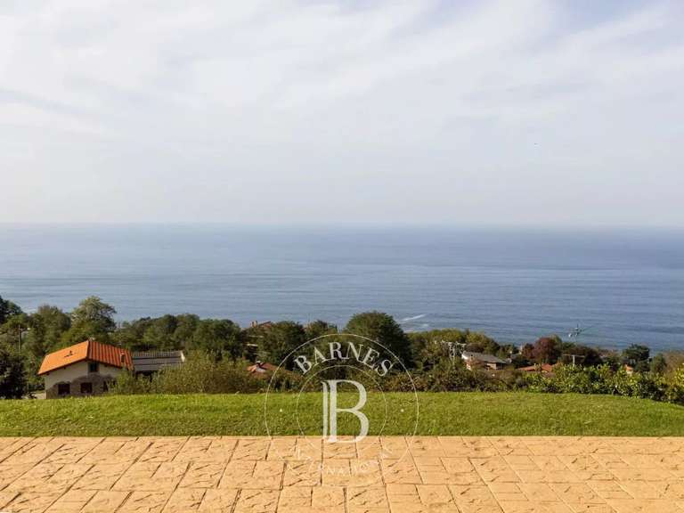 Maison Saint-Sébastien - 5 chambres - 668m²