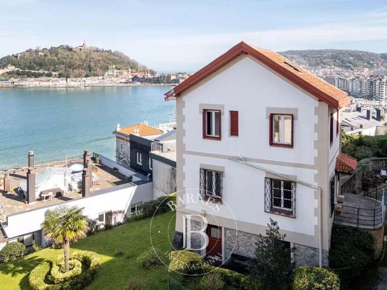 Maison Saint-Sébastien - 4 chambres - 277m²