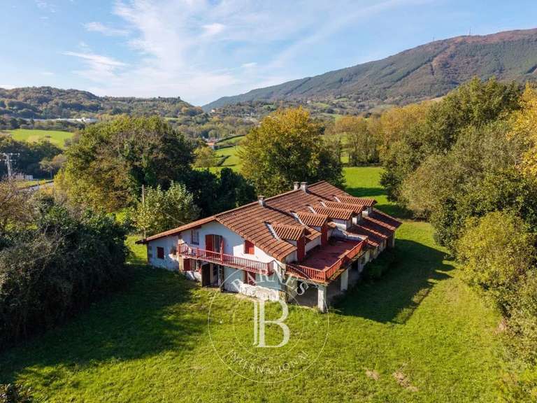 Maison Saint-Sébastien - 8 chambres - 750m²