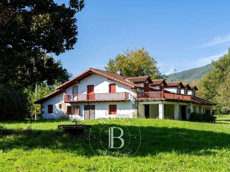 Maison Saint-Sébastien - 8 chambres - 750m²