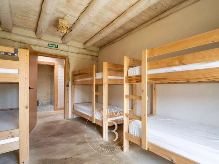 Propriété Saint-Sébastien - 9 chambres - 519m²