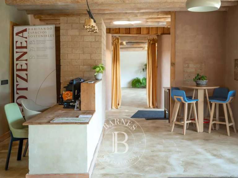 Propriété Saint-Sébastien - 9 chambres - 519m²