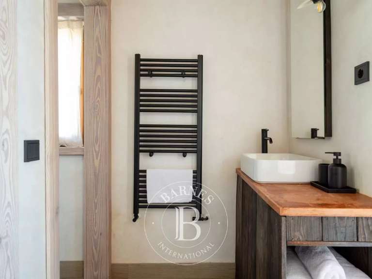 Propriété Saint-Sébastien - 9 chambres - 519m²