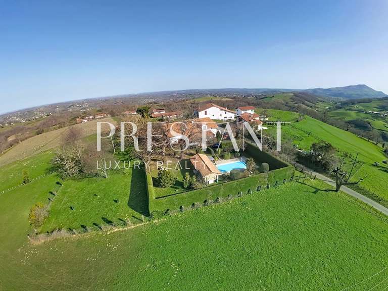 Maison Espelette - 6 chambres - 311m²