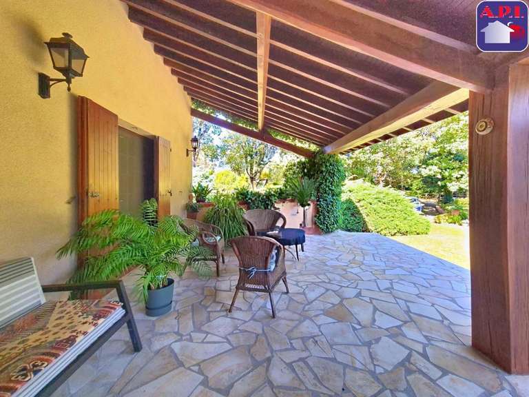 House Esperce - 4 bedrooms - 272m²