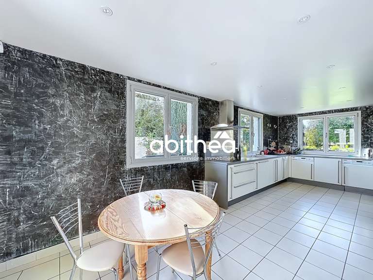 House Estreux - 6 bedrooms - 317m²