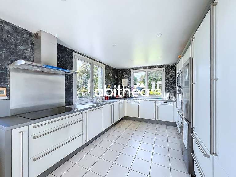 House Estreux - 6 bedrooms - 317m²