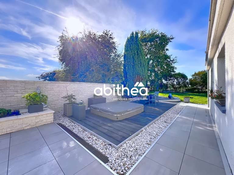 House Estreux - 6 bedrooms - 317m²