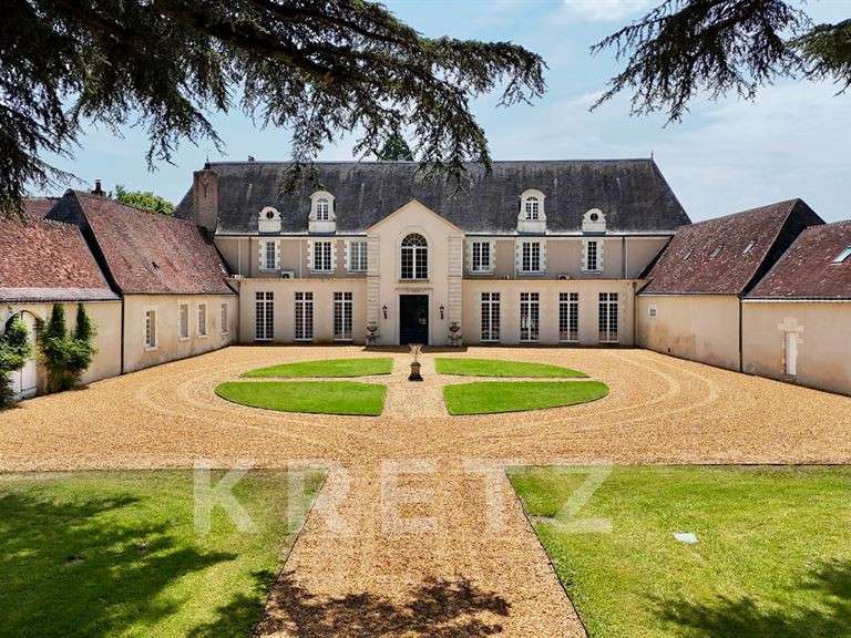 Château Esvres - 9 chambres - 1270m²