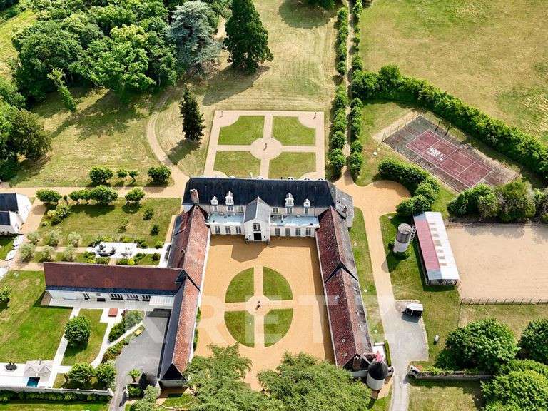 Château Esvres - 9 chambres - 1270m²