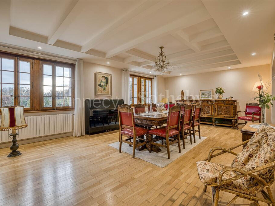 House Etaux