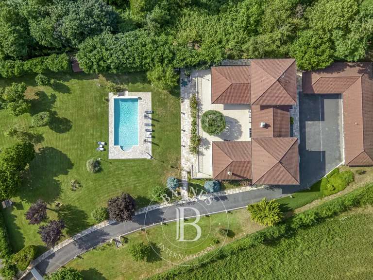 Maison Étrembières - 7 chambres - 515m²