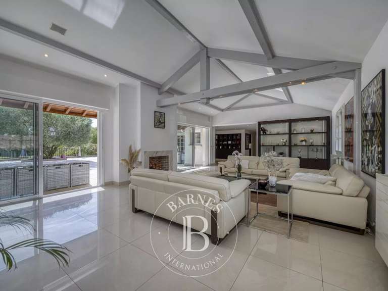 Maison Étrembières - 7 chambres - 515m²