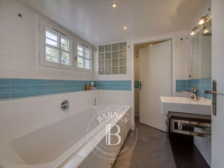 Maison Étrembières - 7 chambres - 515m²