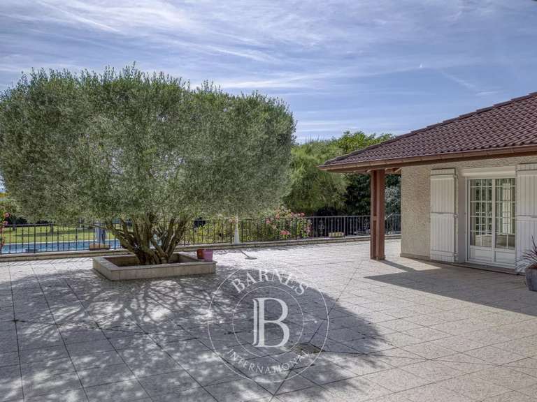 Maison Étrembières - 7 chambres - 515m²