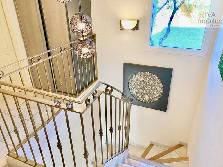 Maison Évenos - 4 chambres - 200m²