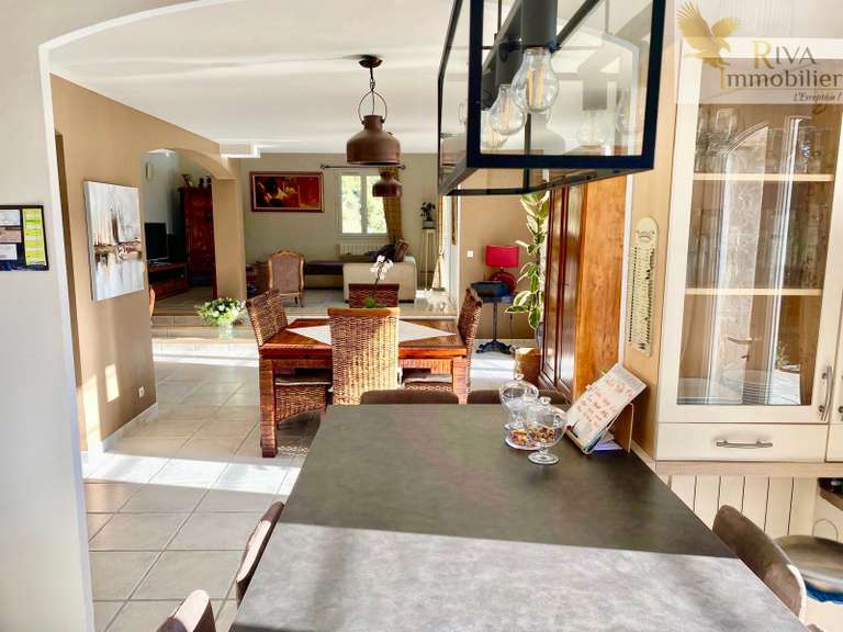 Maison Évenos - 4 chambres - 200m²