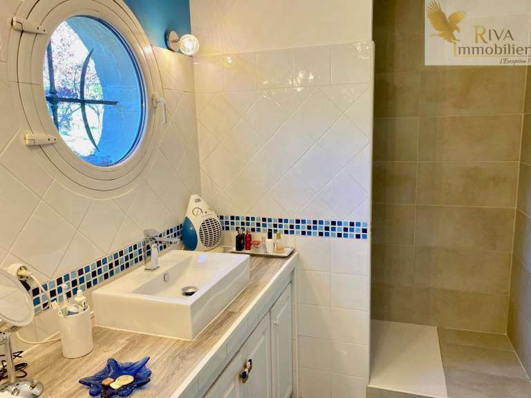 Maison Évenos - 4 chambres - 200m²