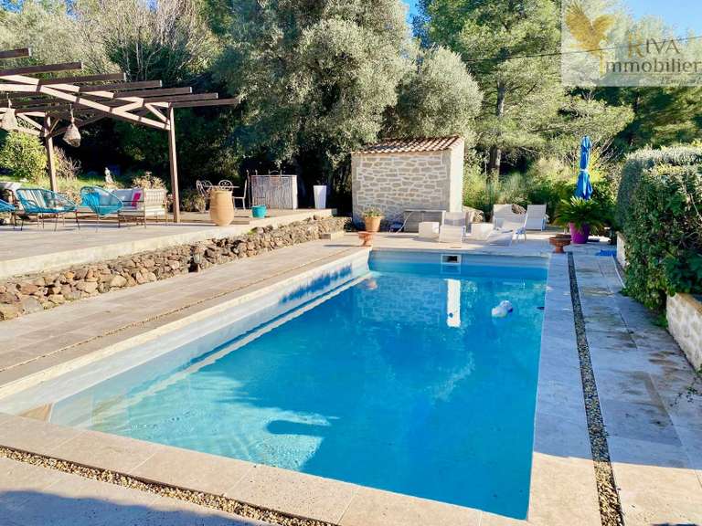 Maison Évenos - 4 chambres - 200m²