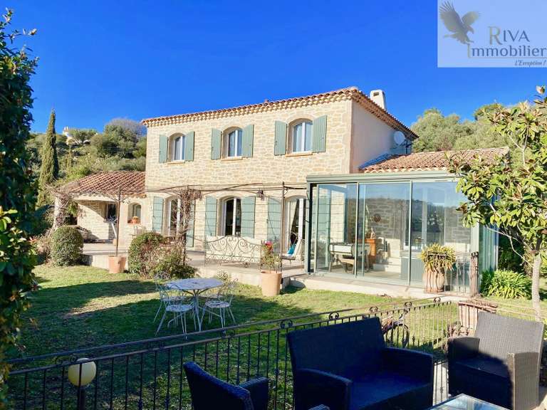 Maison Évenos - 4 chambres - 200m²