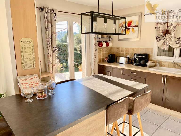 Maison Évenos - 4 chambres - 200m²