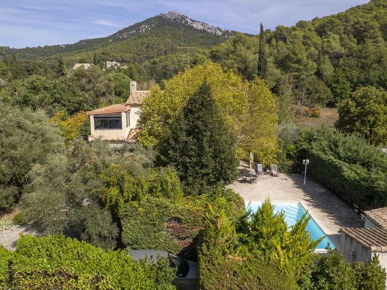 Maison Évenos - 5 chambres - 154m²