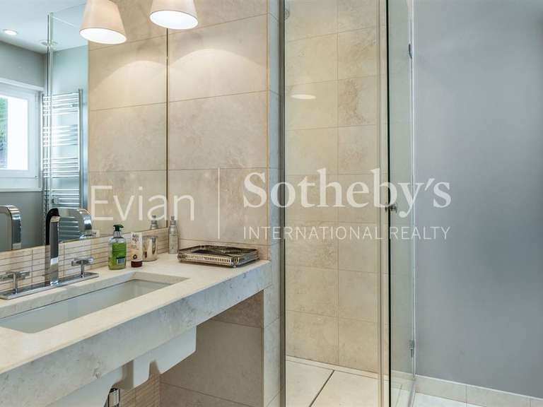 House Évian-les-Bains - 5 bedrooms - 340m²