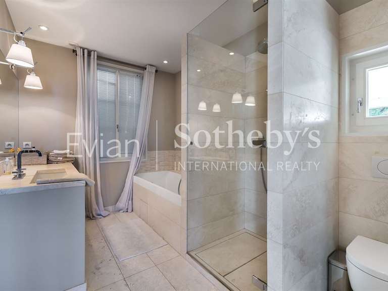 House Évian-les-Bains - 5 bedrooms - 340m²