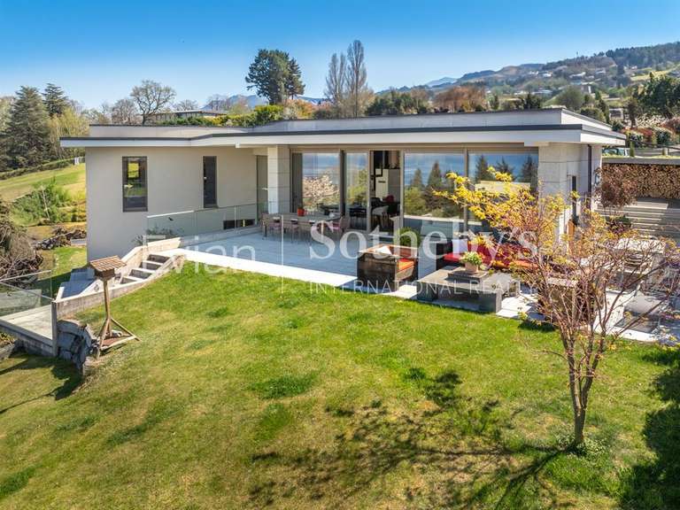 House Évian-les-Bains - 3 bedrooms - 302m²