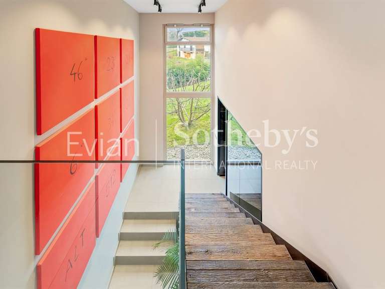 House Évian-les-Bains - 3 bedrooms - 302m²