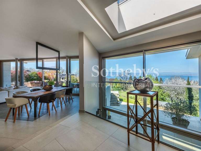 House Évian-les-Bains - 3 bedrooms - 302m²