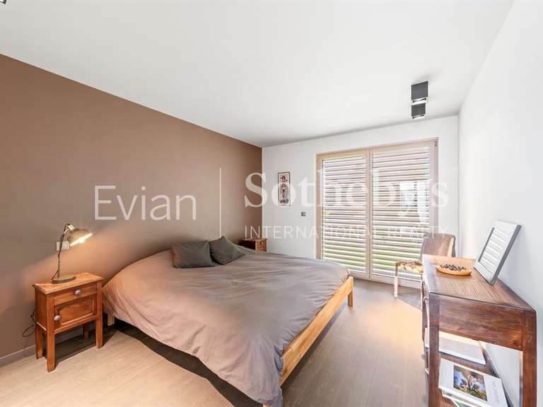 House Évian-les-Bains - 3 bedrooms - 302m²