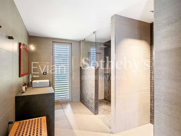 House Évian-les-Bains - 3 bedrooms - 302m²