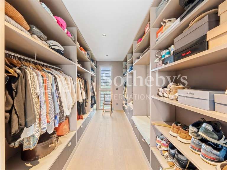 House Évian-les-Bains - 3 bedrooms - 302m²