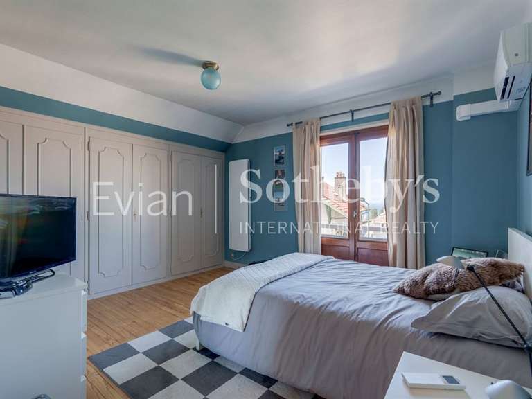 House Évian-les-Bains - 4 bedrooms - 155m²